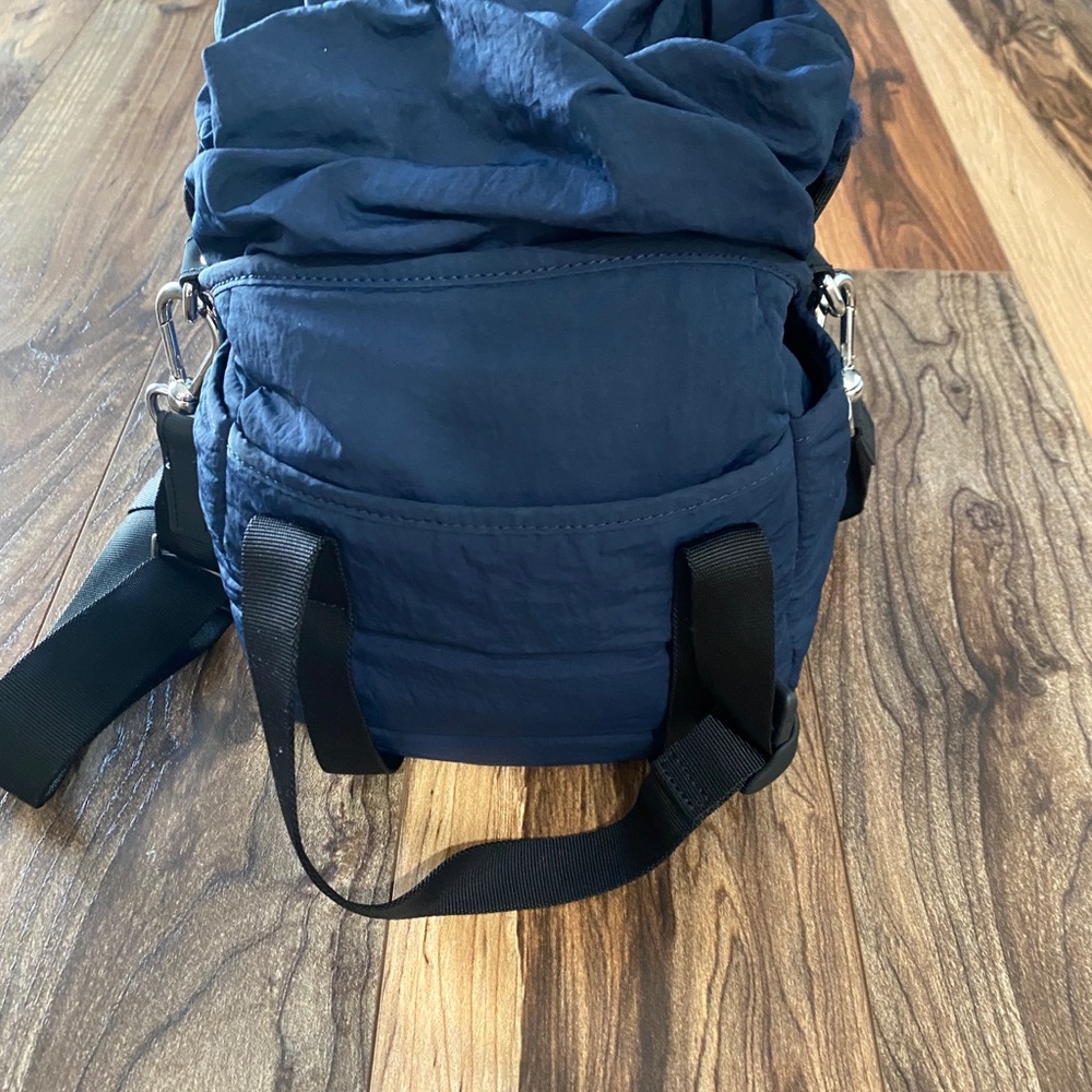 Lululemon versatile bag - Picture 3 of 4